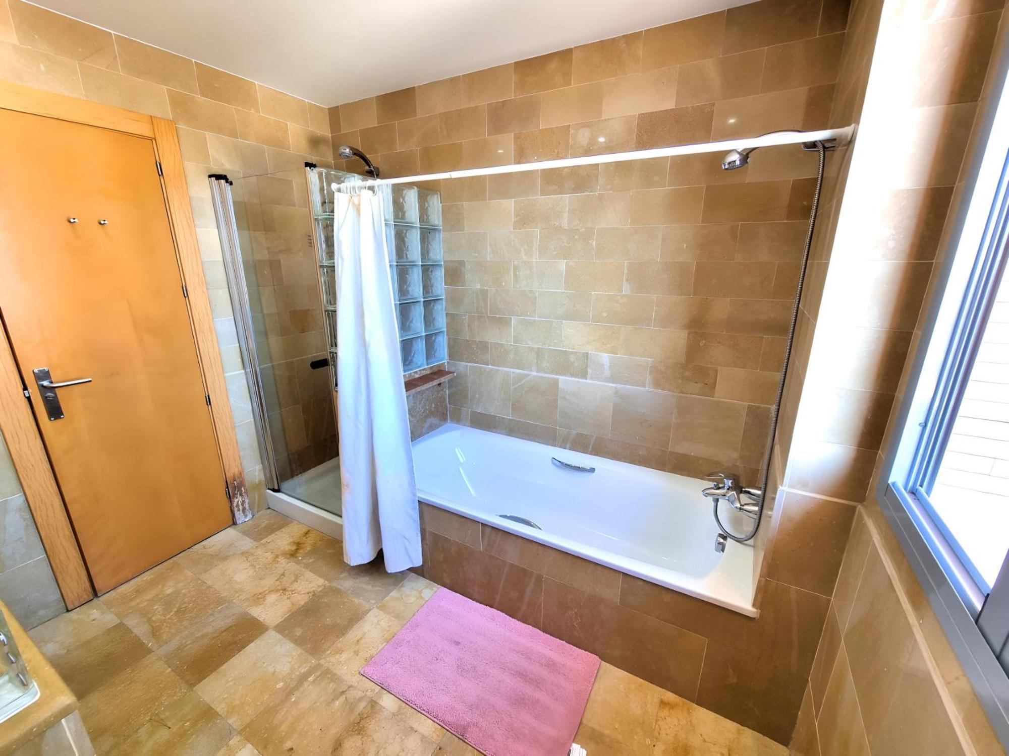 Сasa de vacaciones Stunning With Outdoor Swimmingpool, 4 Bedrooms And Wifi *